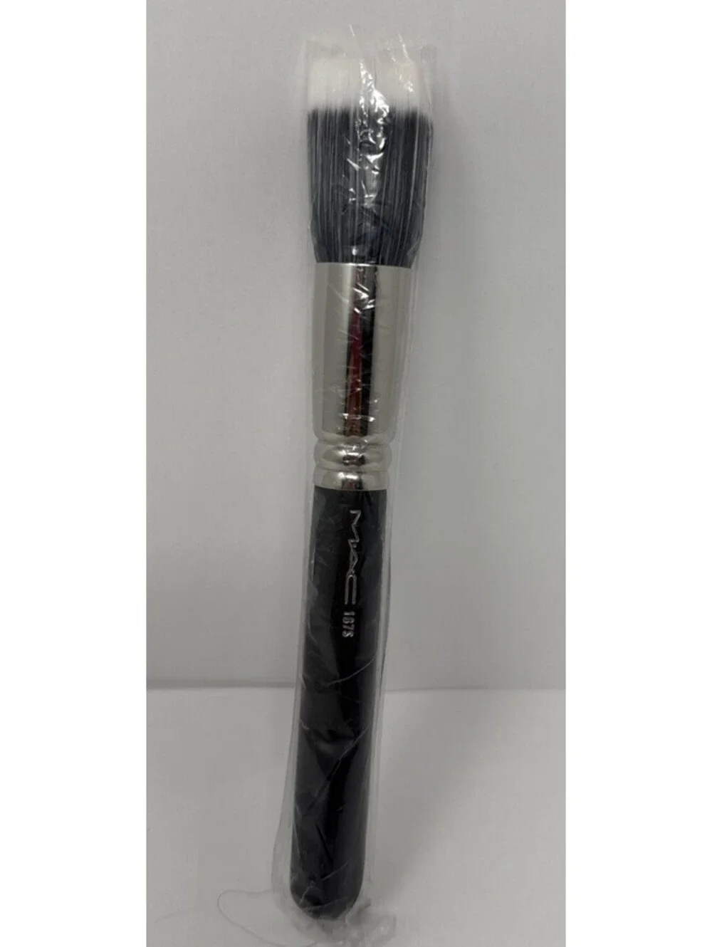 Mac Duo Fibre Powder Brush 1875  RN 3
